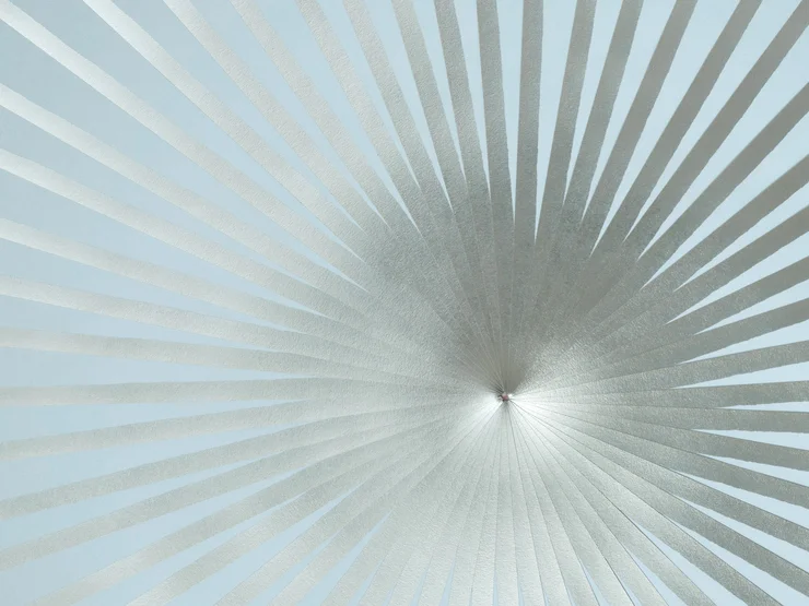 Fotografie einer Papierarbeit mit 54 Papieren übereinanderliegend